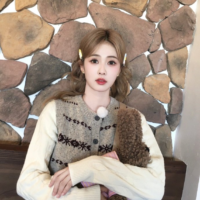 粉丝向白鹿索吻，白鹿直接给了一个亲亲，谁懂啊白鹿你要是这么宠的话，请这个栗子小蛋