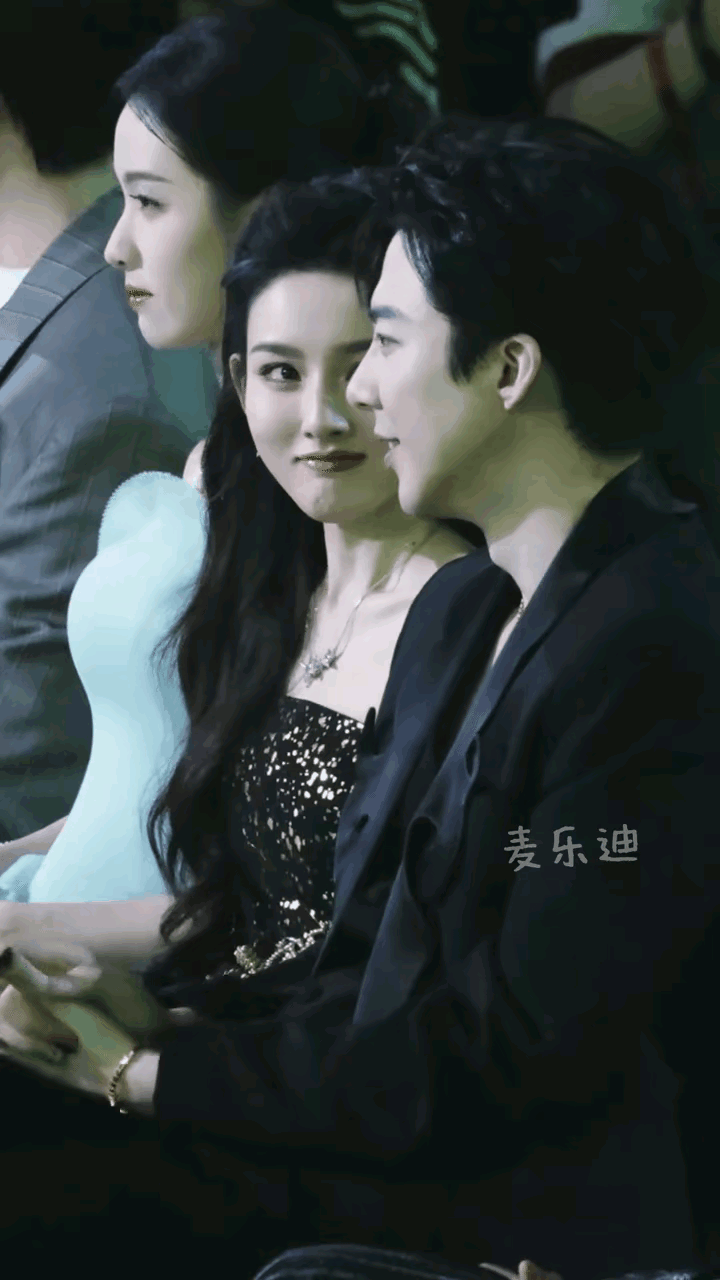 嘴角AK都压不住[笑着哭]