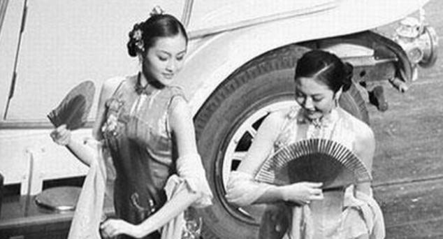 1949年11月，北京关闭了所有妓院，废除娼妓制度，妓女们都被送去改造。一位妓女