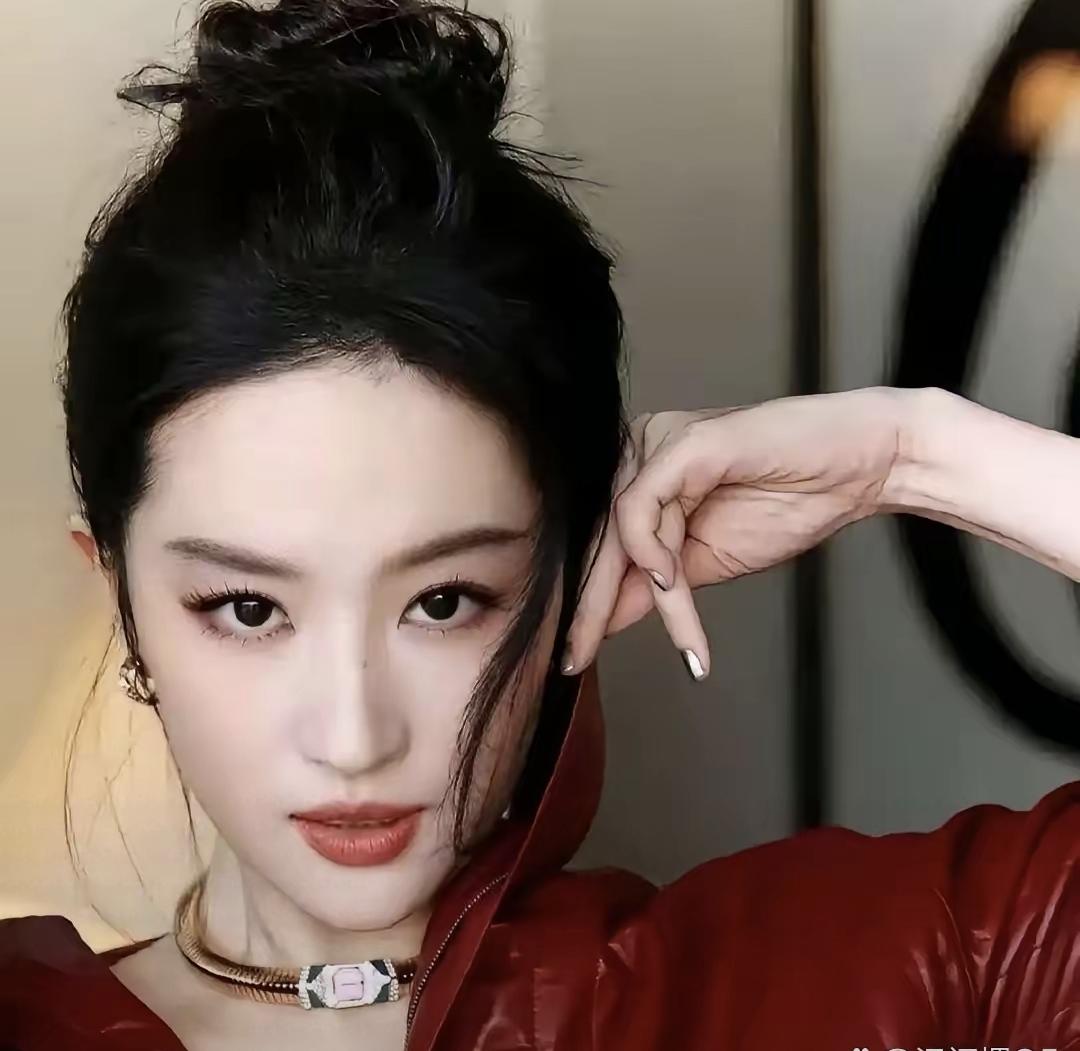 刘亦菲没开工作室，交了450万税，这事其实挺简单。她人在国内待够183天，按中