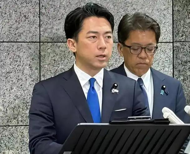 日本防卫大臣小泉进次发表声明。 4月19日，针对日本军舰刚挑衅性的经过台湾海
