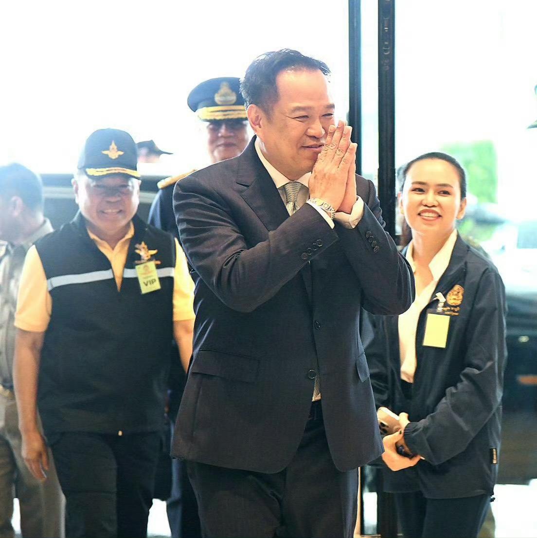 洪森搬起石头砸自己的脚，据报道，泰国总理阿努廷计划在10月10日撤离沙缴府Ara
