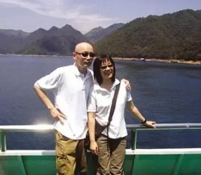 1995年，葛优妻子把拍戏赚的350万全“埋”进了土里。亲戚都说她疯了。那