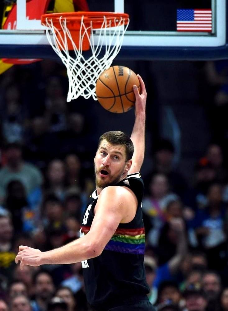 NBA这个联盟，太魔幻了！一个选秀时还在睡大觉的41号秀，居然拿了3个MVP