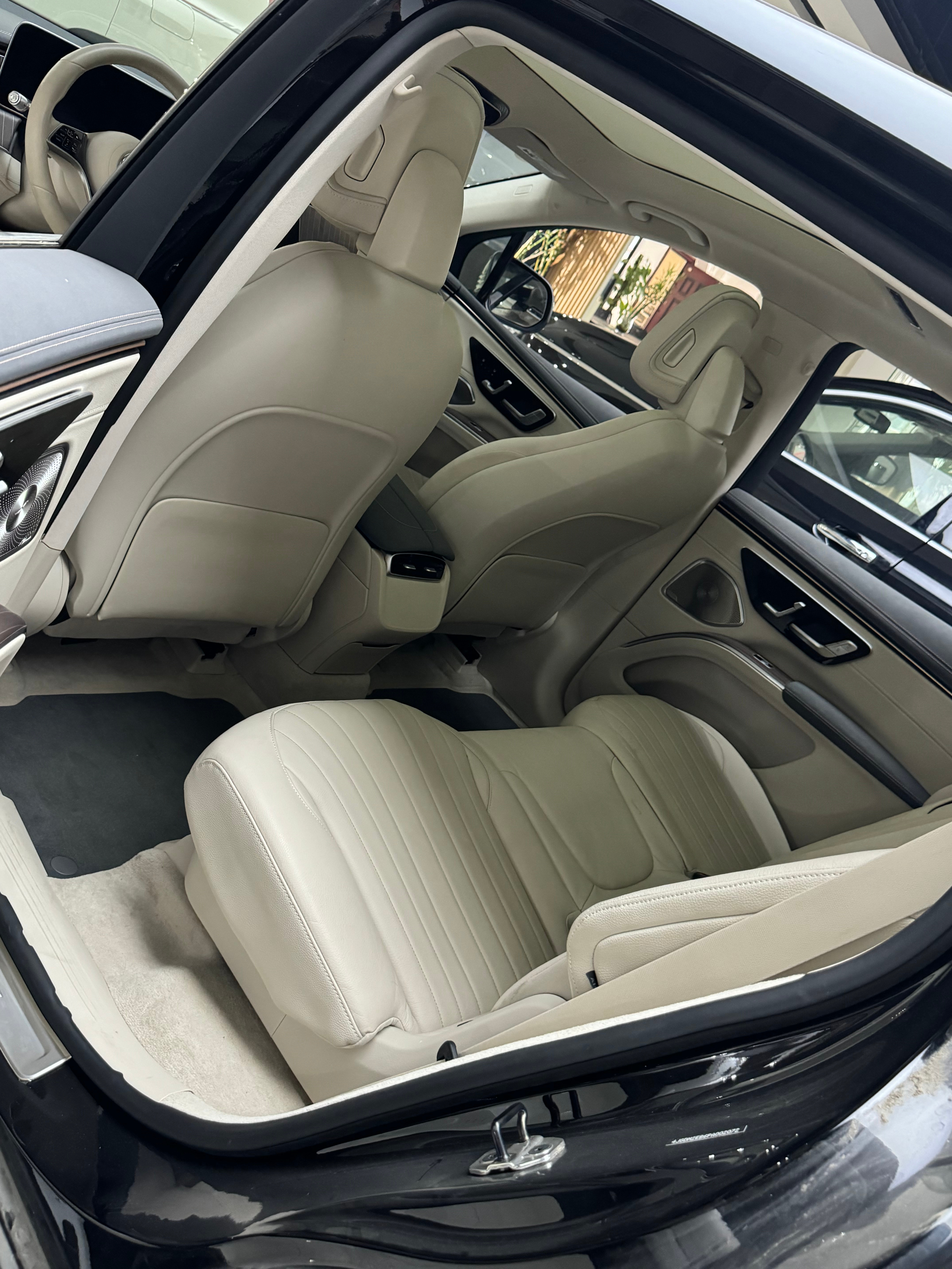 奔驰EQSSUV450平行进口我看到这车的时候非常惊讶，我在判断这车是不是