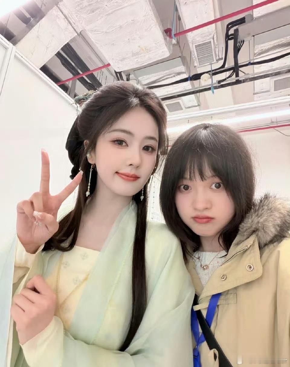 这样的闺蜜哪里可以去找一个帮我@一下，我也需要这样的闺蜜～不得不说这关系是真的