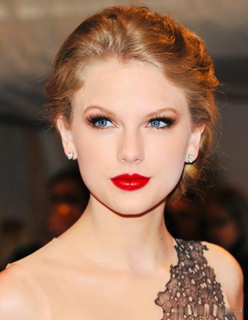 跟着霉霉混，没有霉运，只有幸运。近日，美国流行音乐巨星泰勒·斯威夫特（别名:霉