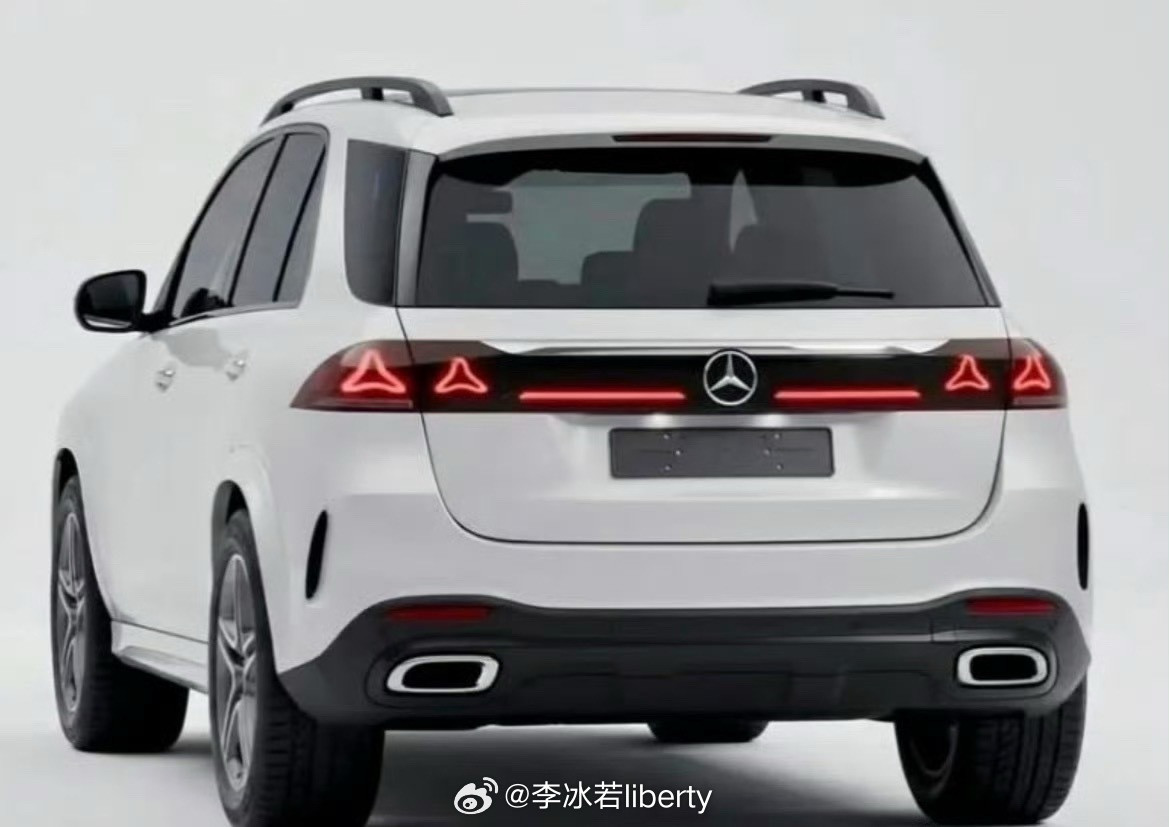 中期改款奔驰GLE变化幅度也就是中期改款这么多了感觉聚焦在灯组上的创新多一些其余