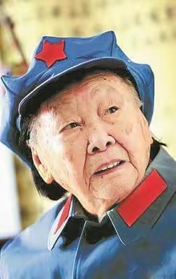 1971年，一老太太闯进西花厅，当面问周恩来：我到底算啥级别这个闯进西花厅的
