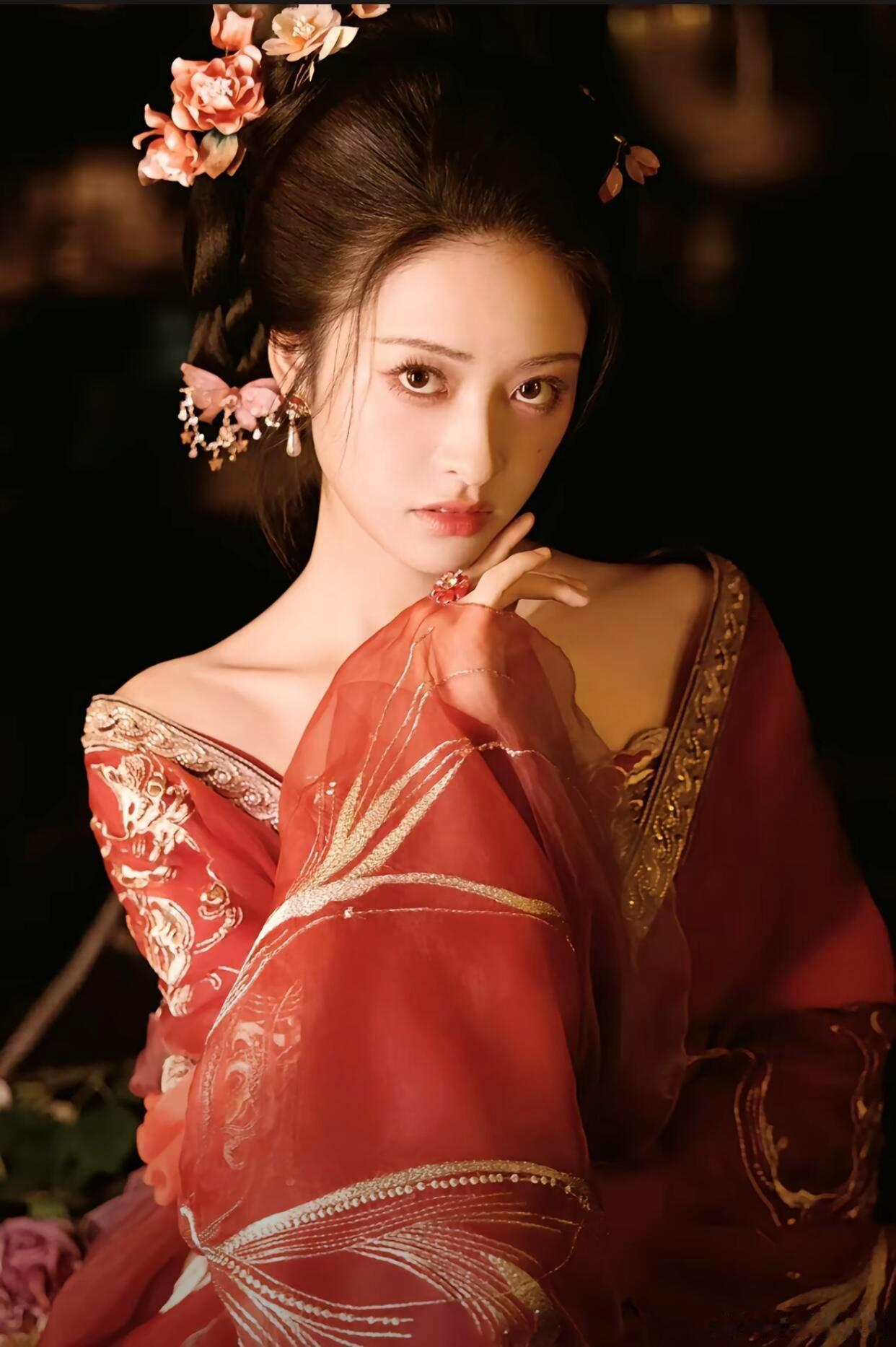 沈月王敬轩我家那闺女表现被审判第一次看见现实版古装沈月她好适合这种把头发都盘上去
