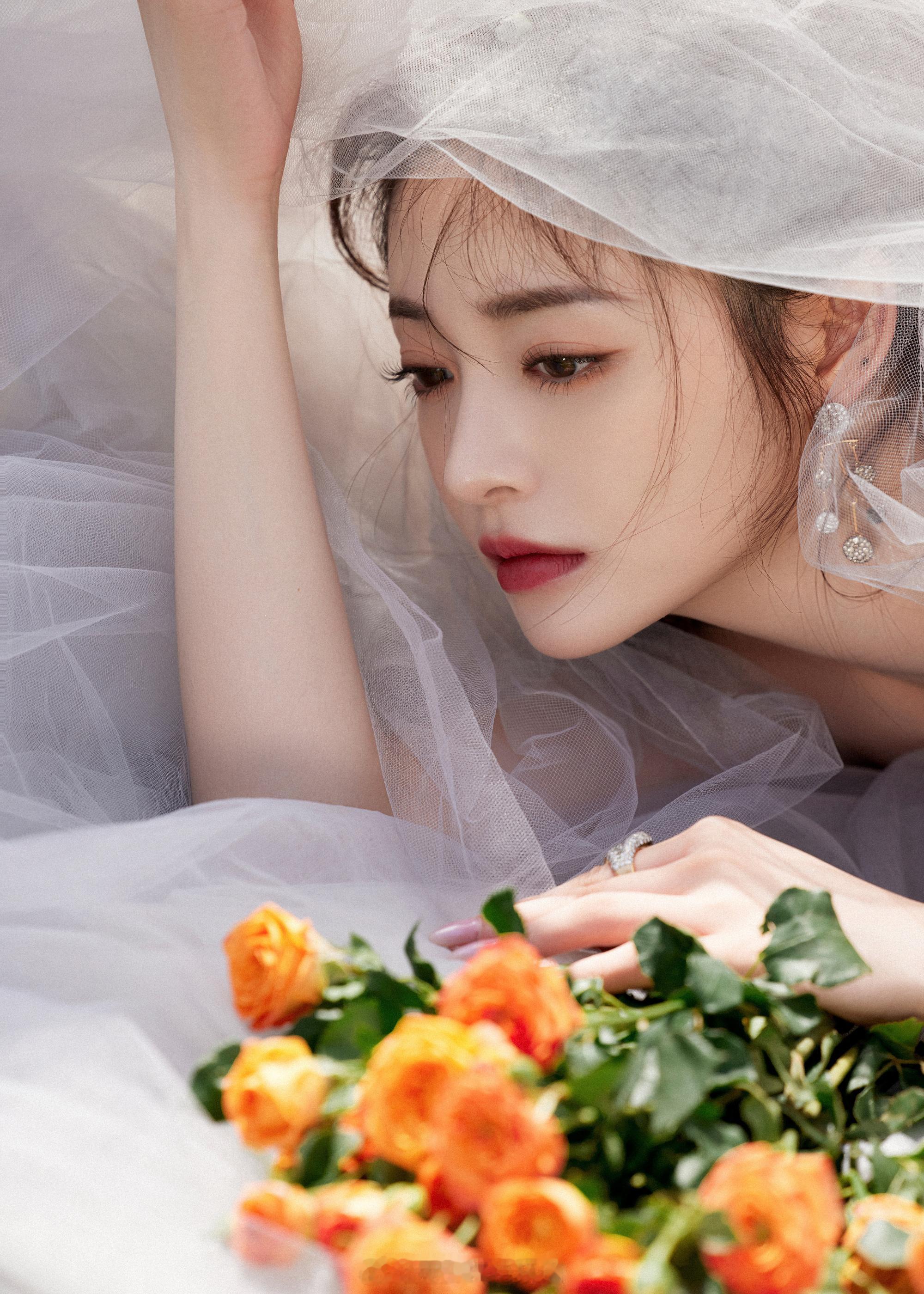 周洁琼鲜花少女裙