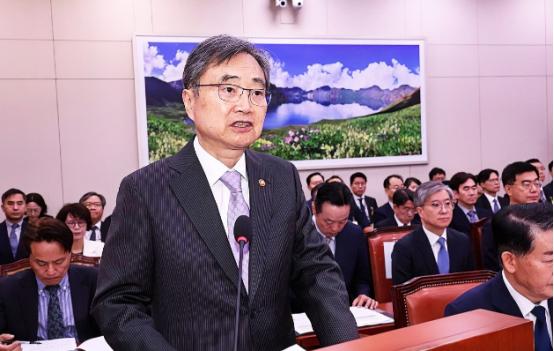 当地时间10月13日，韩国外交部长官赵显出席会议时明确表示：中国将访问韩国并出席