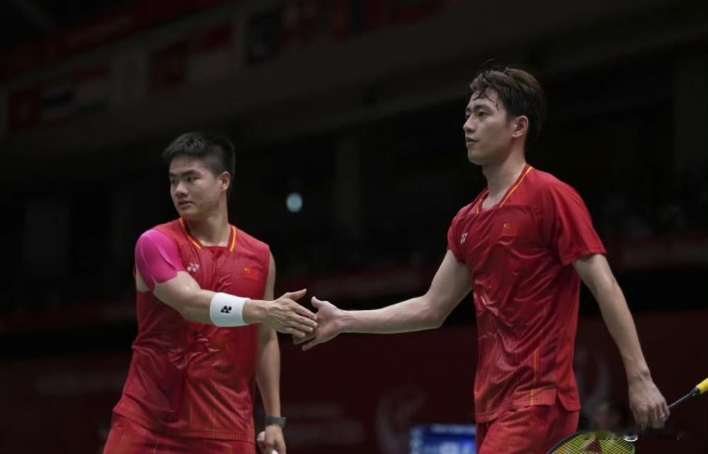 惊喜！亚运会两连败后，梁王组合知耻而后勇，在决赛2-1力克印尼双菲组合，首次帮助