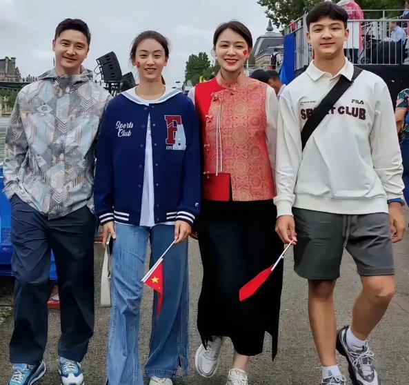 田亮儿子脖子和头一样粗，评论区炸了，几千人催他赶紧去医院挂号。表面上看，很多