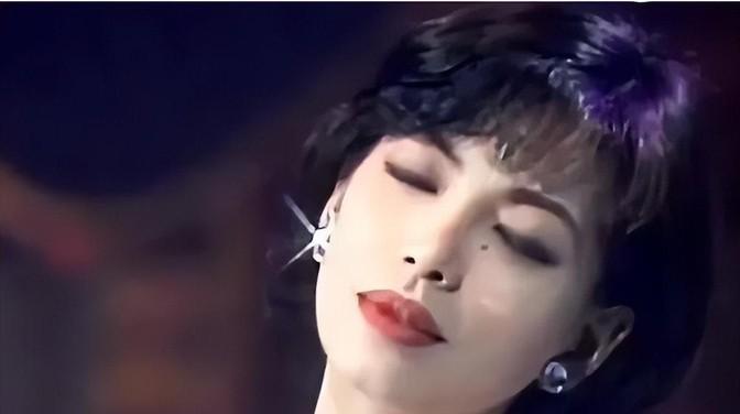 1985年，蔡琴嫁给大她10岁的杨德昌，对方表示“只结婚，不同房。”蔡琴同意了，