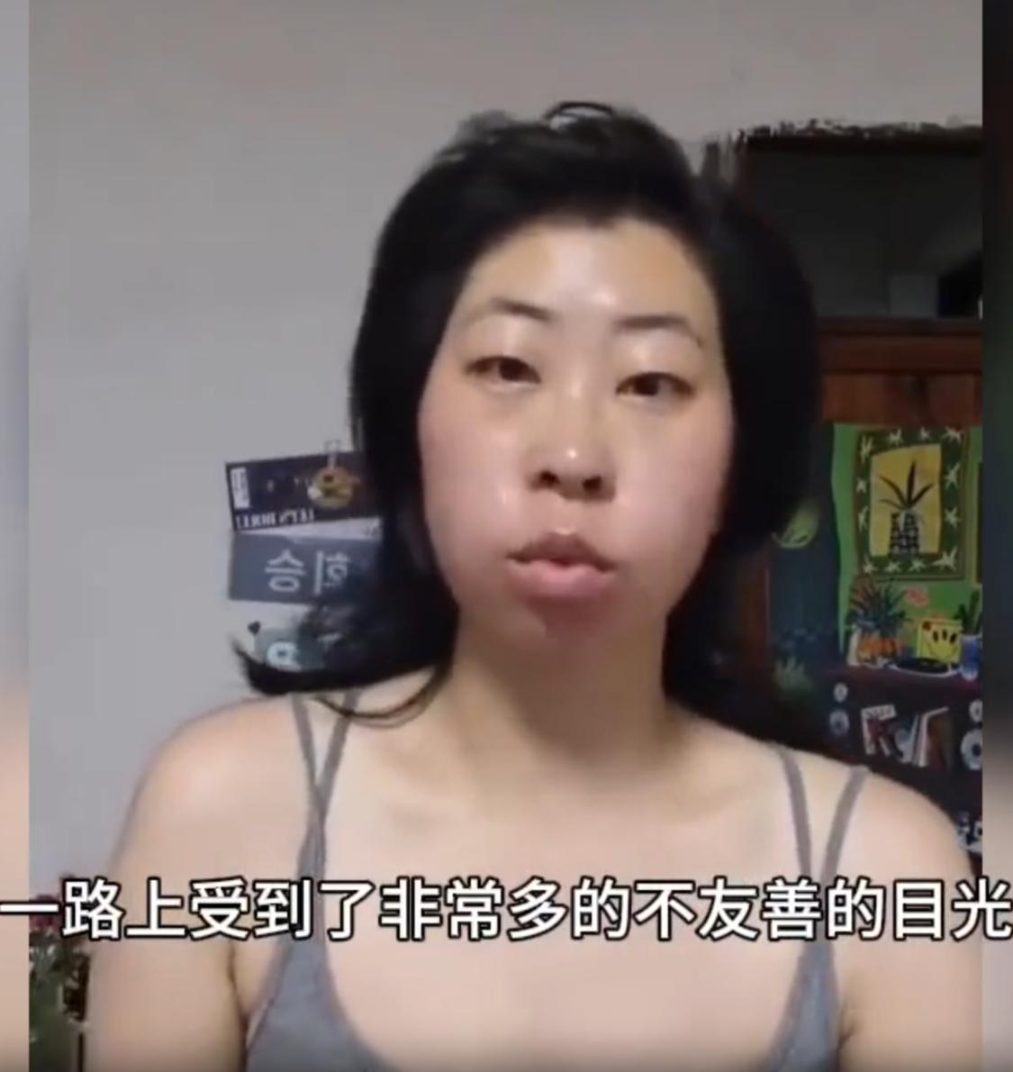 一位女生在网上吐槽，前些天跟朋友约了聚会，穿了一件吊带，脸上啥也没抹，素颜就出门
