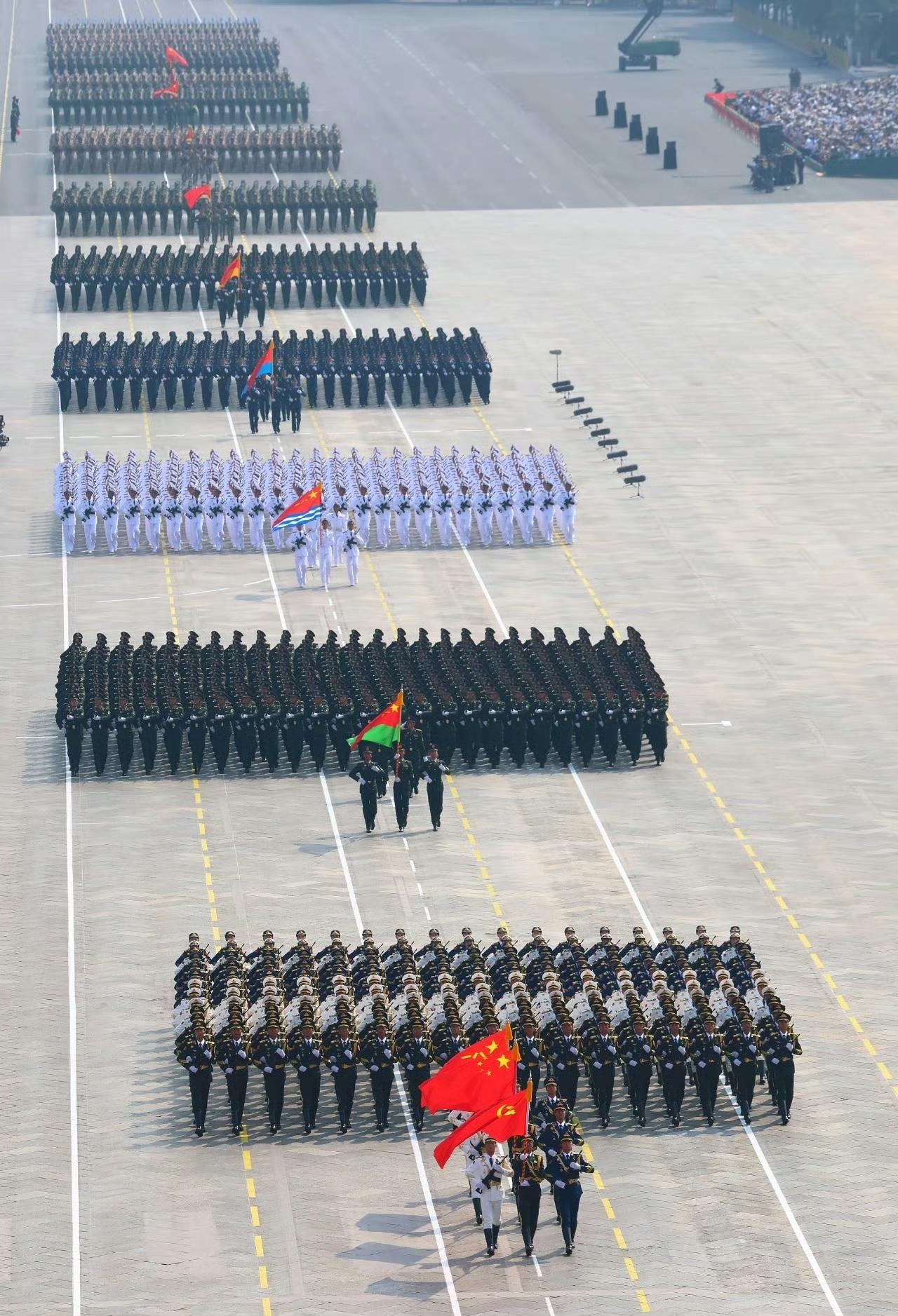 想想接下来5年有两次大阅兵，我这心里啊，真是充满了期待！2027年就是建军1