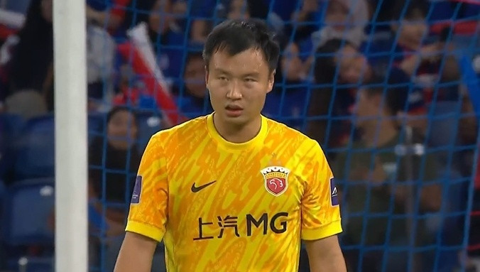 “门神救主”。亚冠精英联赛东亚区第6轮，上海海港客场0-0战平柔佛新山，亚冠6轮