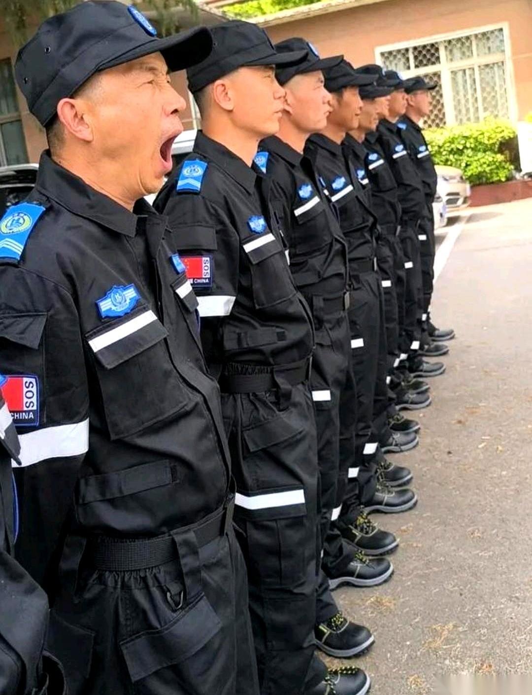 我们这保安班，一共就十来号人。但我们领导，硬是能把保安那点事儿，开出个联合国大