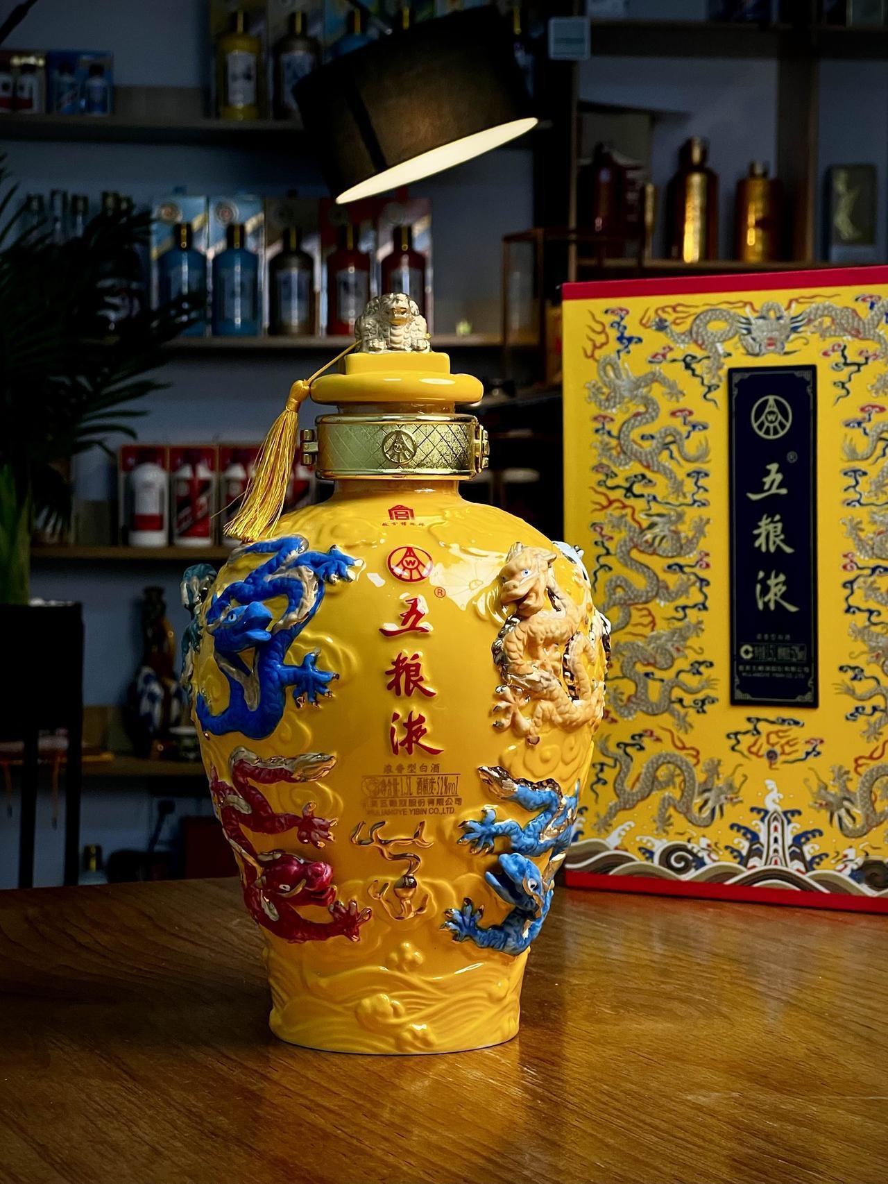 五粮液和故宫博物院联名也是我觉得五粮液颜值很高的一款极具中国特色的白酒五粮