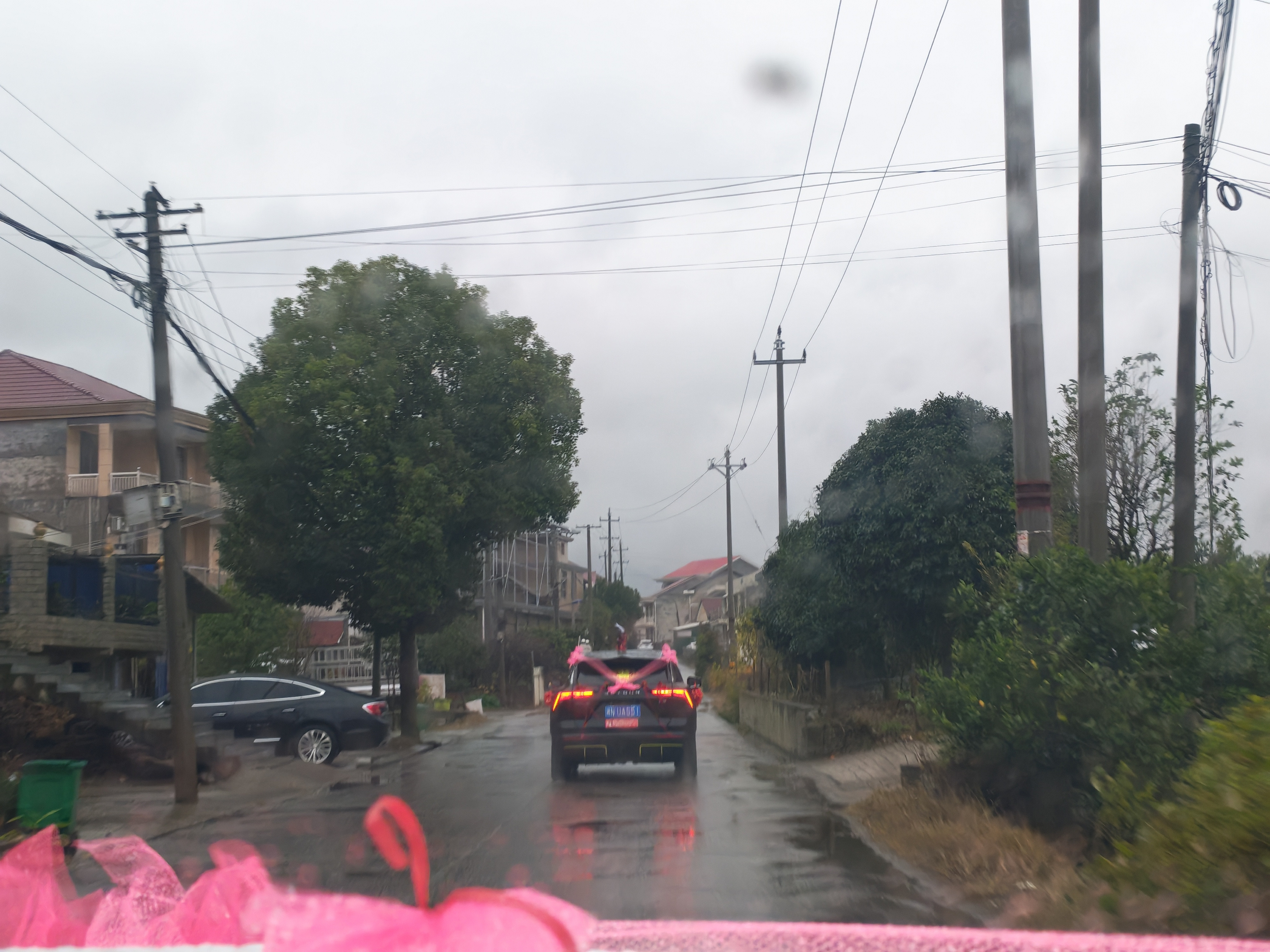 开车的30个好习惯:1.冷车启动先热车1分钟2.停车方向盘回正3.停车车头朝外4