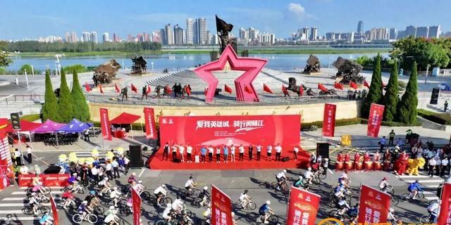 “你骑过赣江的夜风吗？”——去年十月，我混在8000人里冲过八一桥，耳机里传来