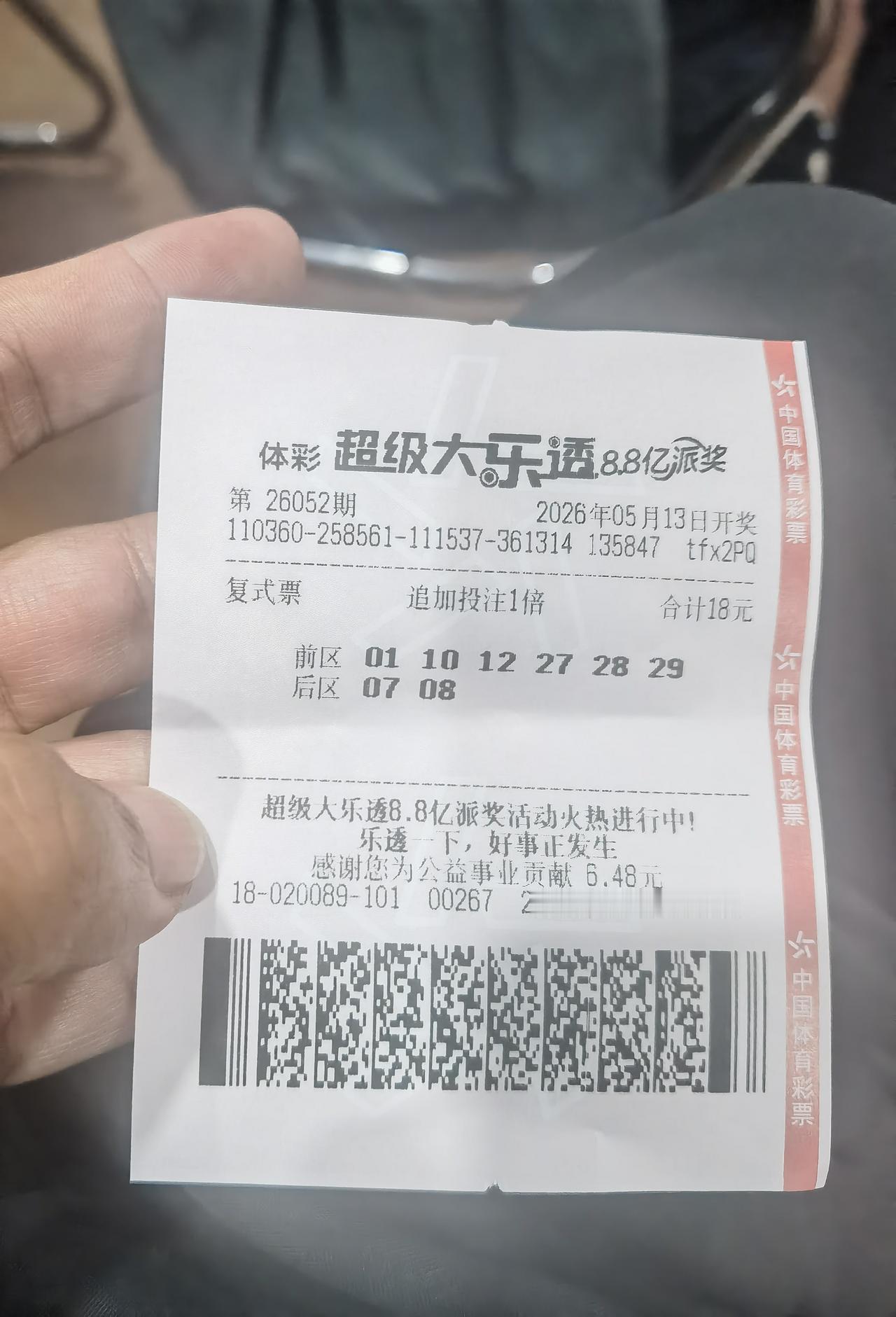 双色球随机打当然有中奖概率，但这概率低到令人绝望。双色球是6+1模式，要从01到