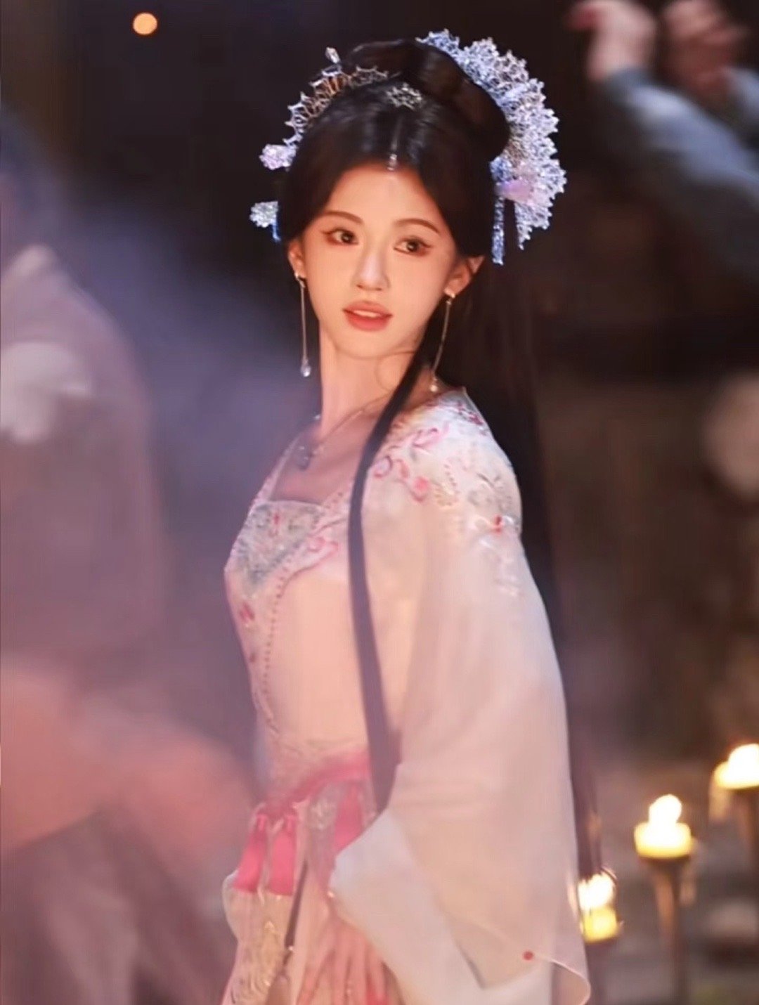 这剧是她第一次放弃半永久妆造吧，有种七仙女的感觉，很美！​​​