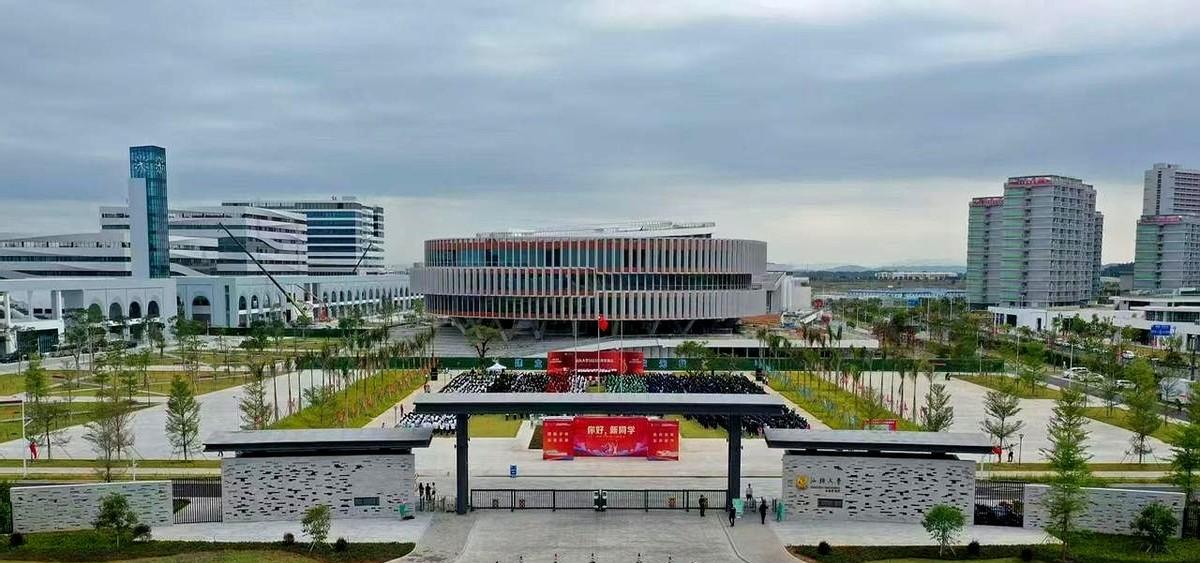 汕大文科生被深圳HR集体拒！文科生集体哭晕？53%毕业生涌向深圳，可HR一句