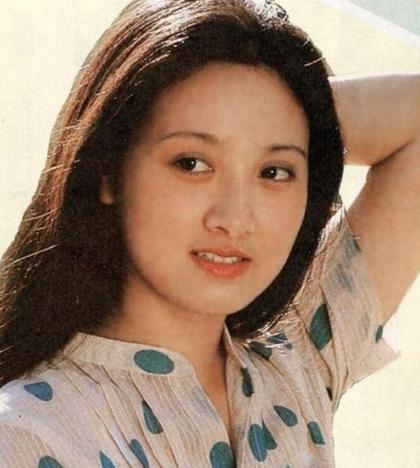 1995年邓婕看中北京奥森公园一块地皮，一平米5100元，总共1000平米！张国