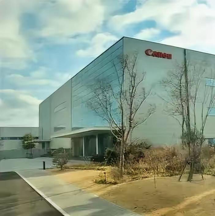 近日，佳能中山工厂宣布关门，这一消息无疑给上千名员工当头一棒，毕竟，他们在这里工