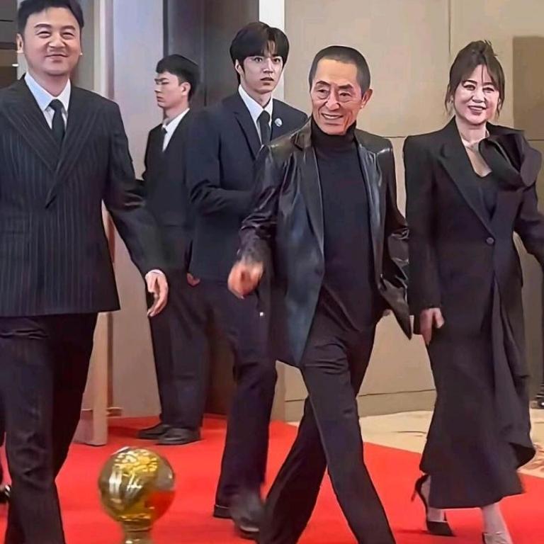 75岁张艺谋，真的太拼了！75岁的张艺谋，没选择安享晚年，依旧在全力“折腾