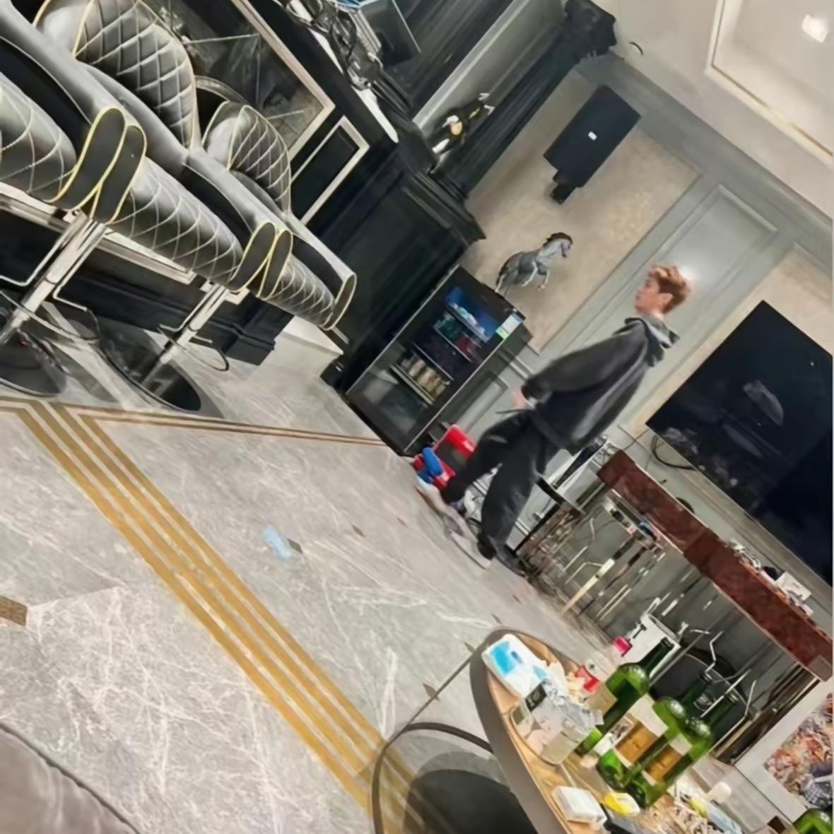 看完司晓迪曝光的鹿晗家中实景，真的颠覆所有人想象。身为顶