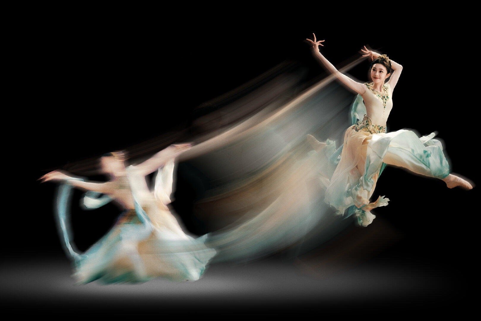 刘浩存的春晚造型，不愧是北舞严选！太美了！对四肢修长有了具象化的认识