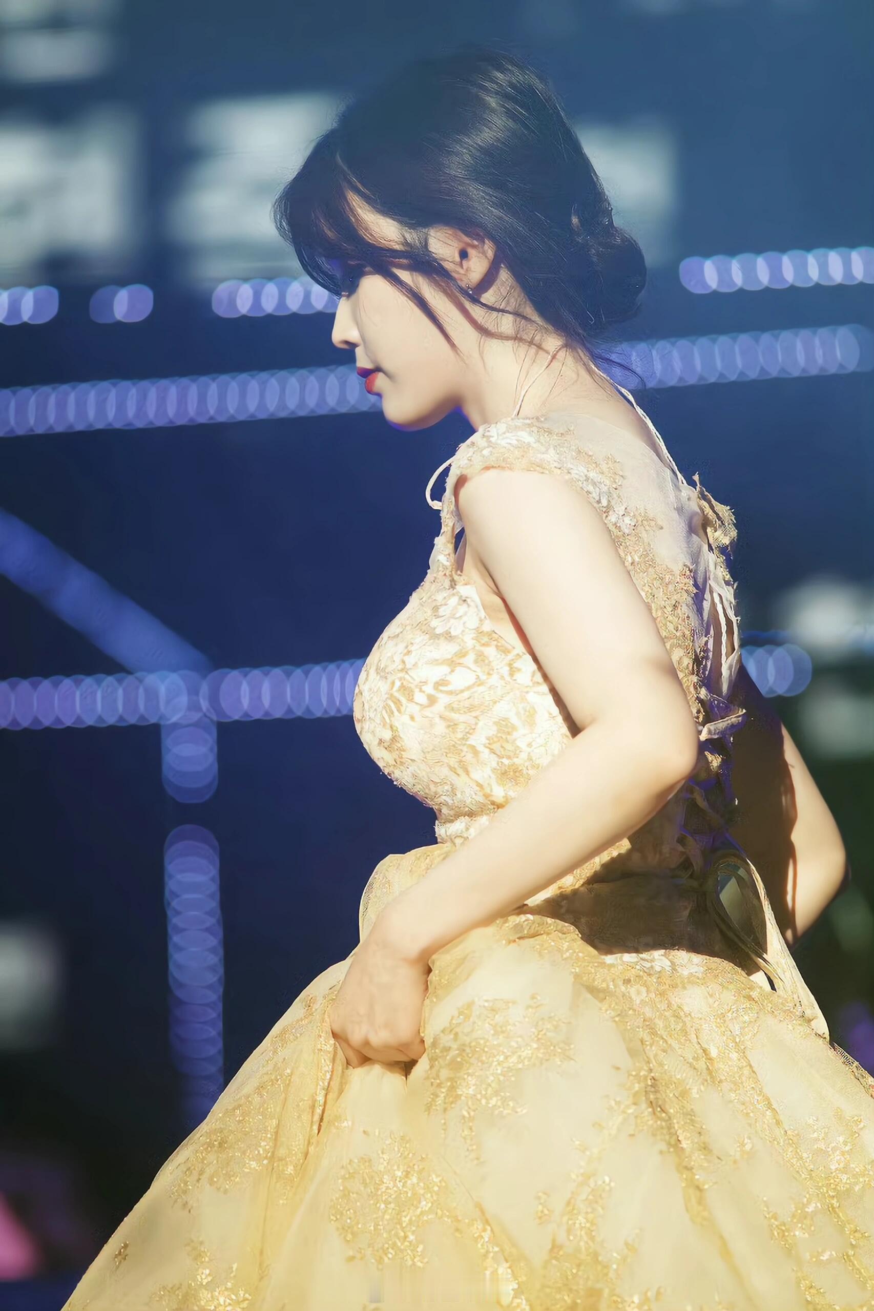 李知恩不愧是财阀千金身材长这么快