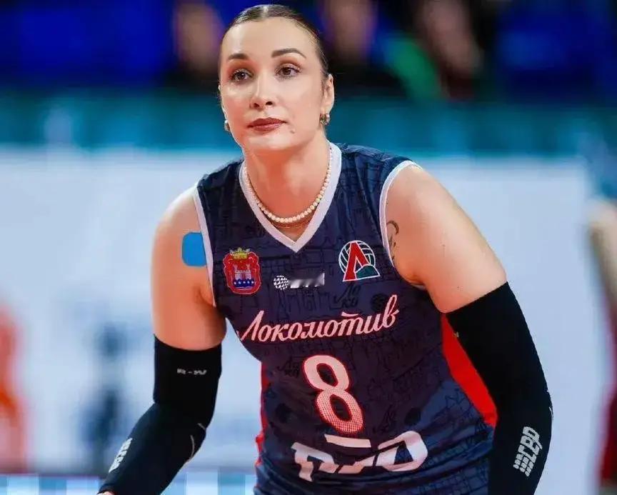 别再盯着上海队的支票簿了。真正炸裂的悬念，藏在天津输给山东的24小时里。