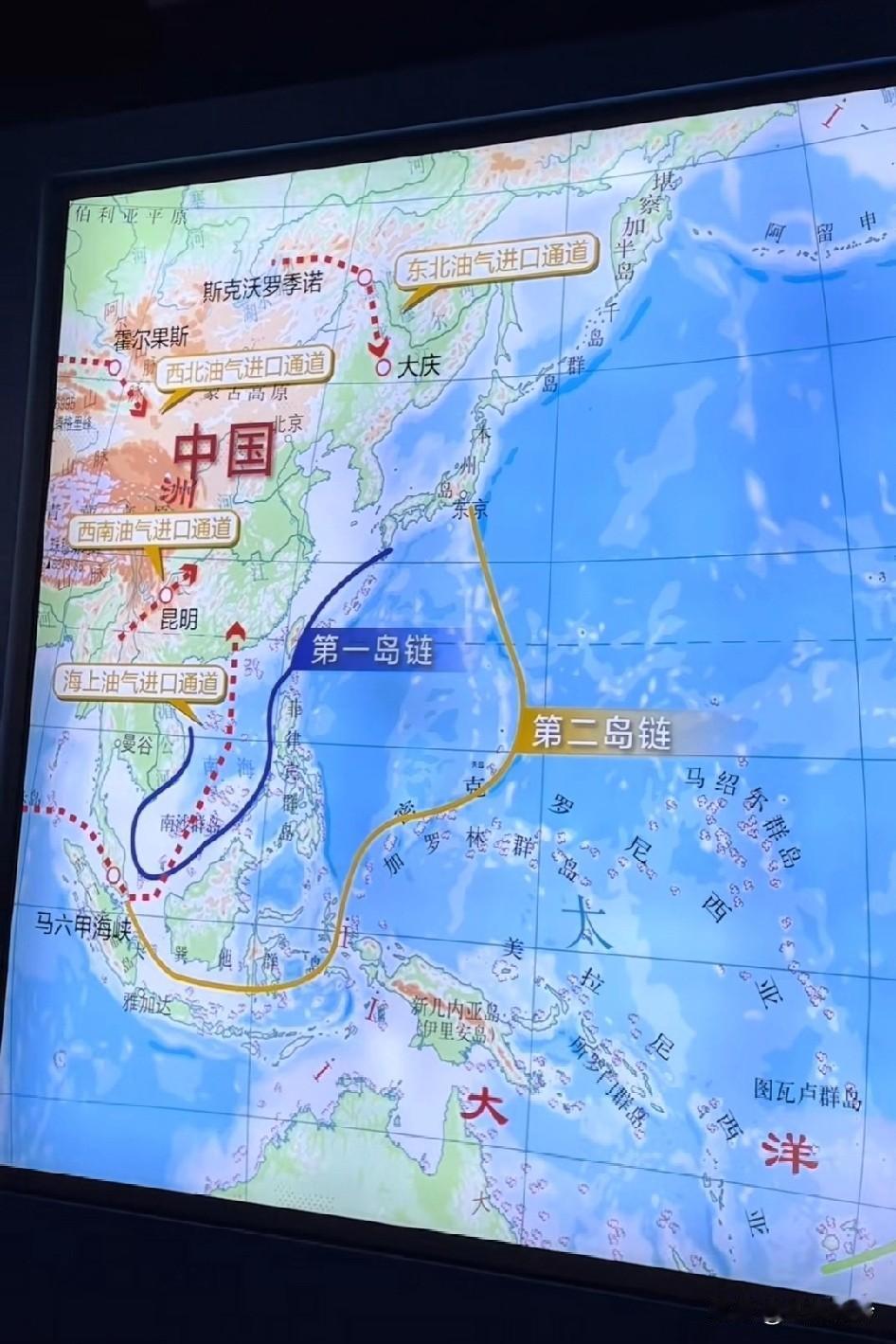 美国精心布置的太平洋三条封锁中国的岛链，第三岛链也是鹰子的第一岛链现在第一岛链