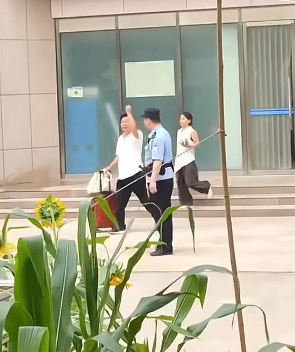 郭杜熊居然申请了不公开审理！李律说，对方申请了不公开审理，所以，他不方便透露案