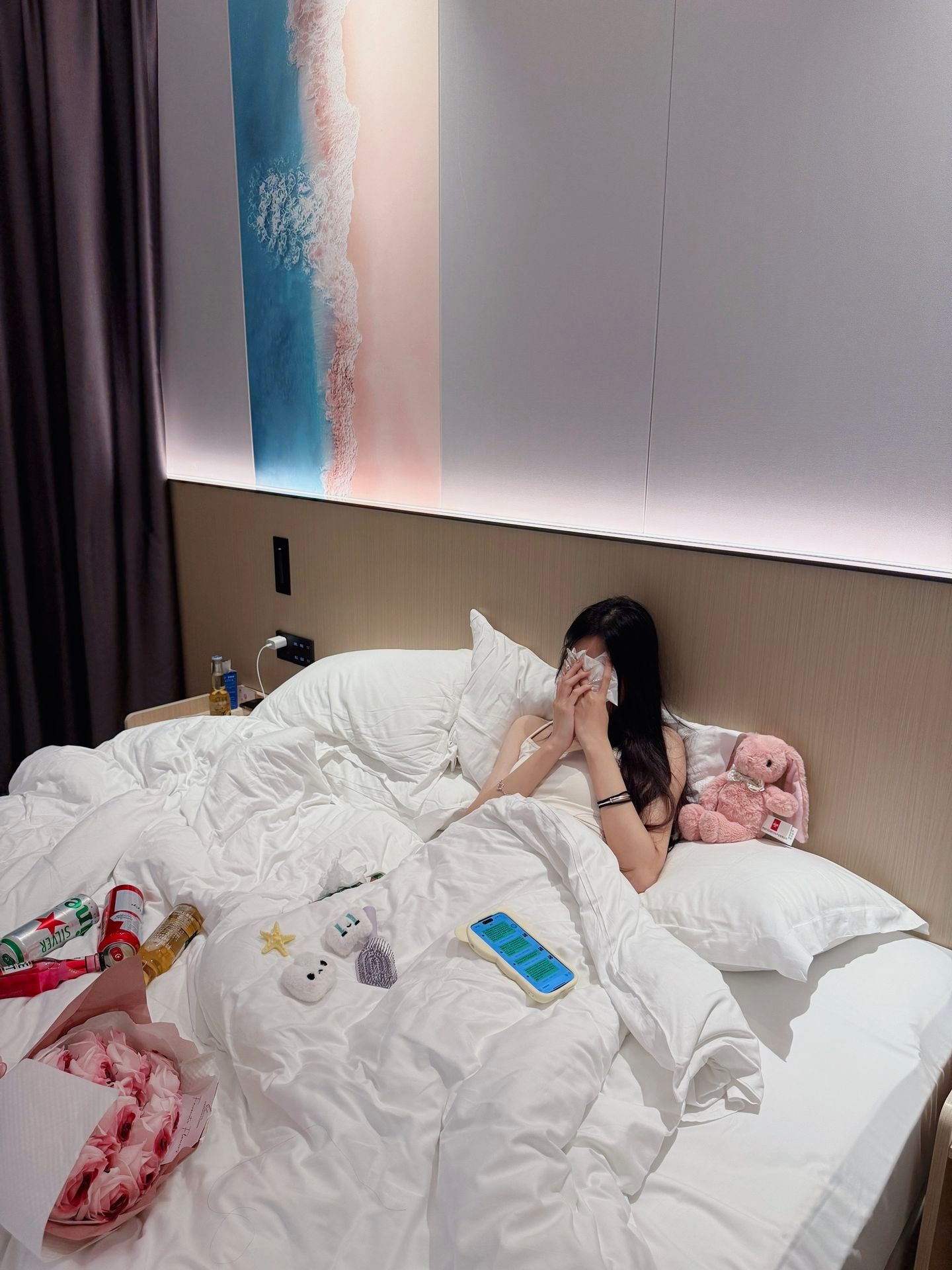 不回信息就不要纠缠了，爱情里对错很难说的清楚…