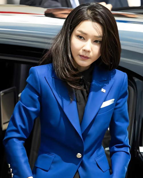金建希闺蜜出事，她也危险了韩国这瓜也太大了！总统夫人金建