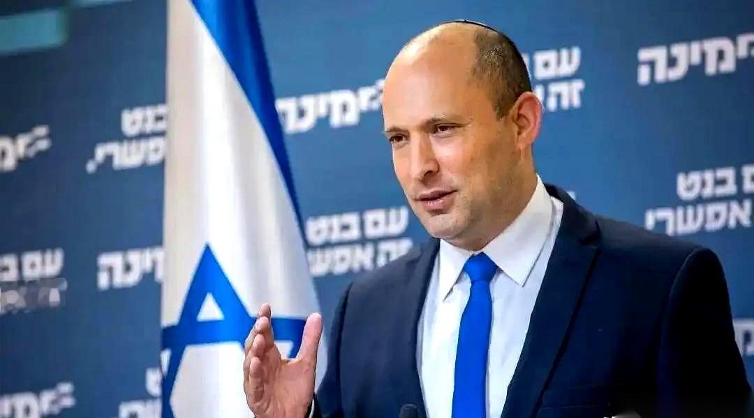 内塔尼亚胡的位子，悬了。两个死对头，前总理贝内特和拉皮德，突然宣布联手。矛头直