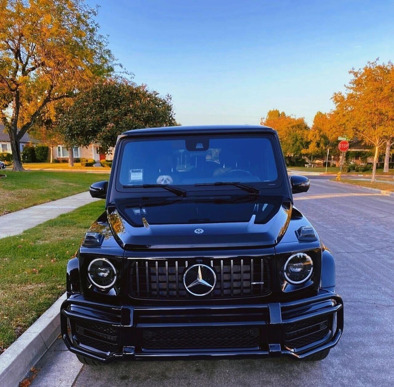 奔驰G63AMG黑武士再快的AE86也追不上想坐奔驰大G的茉莉？没关系，两辆车