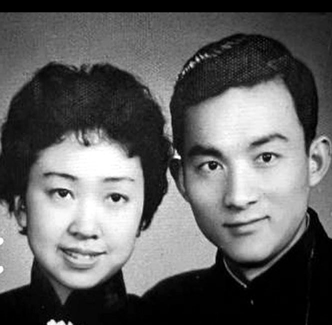 游本昌老爷子这一走，最难熬的怕是他老伴杨慧华了。想想当年《济公》火遍大江南北时