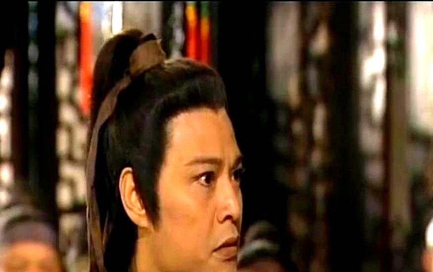 聚贤庄大战，金庸写得很绝。“英雄好汉”四个字压过来，你我就是那群没名字的倒