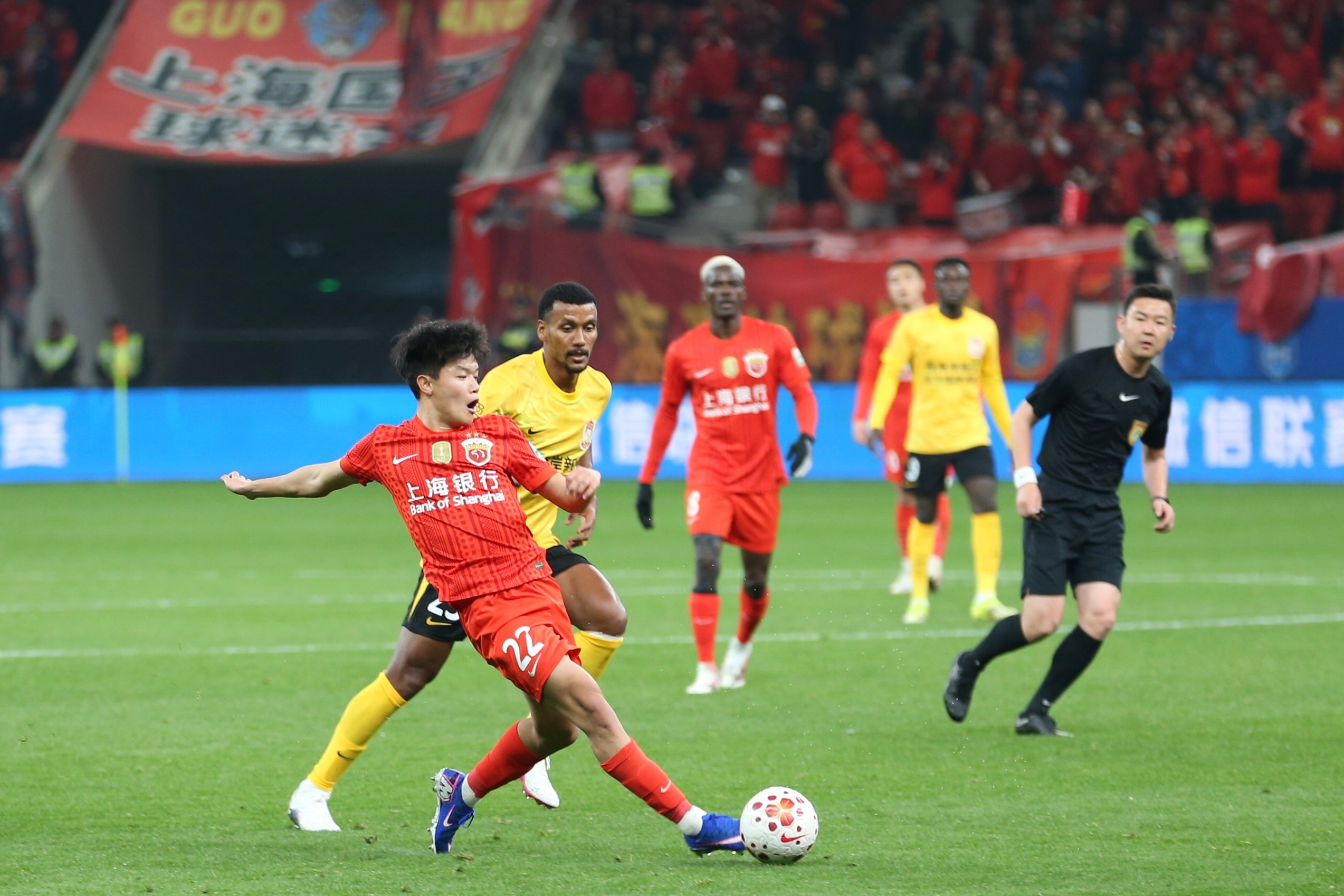 很多朋友让我说说杨希，其实真不意外，这不就是穆斯卡特想要的边后卫吗？包括这几年只