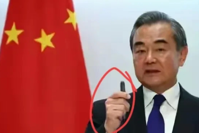印巴停火之际，巴基斯坦找到中国，对华表示感谢，王毅外长致电印度，送出三句忠告，印