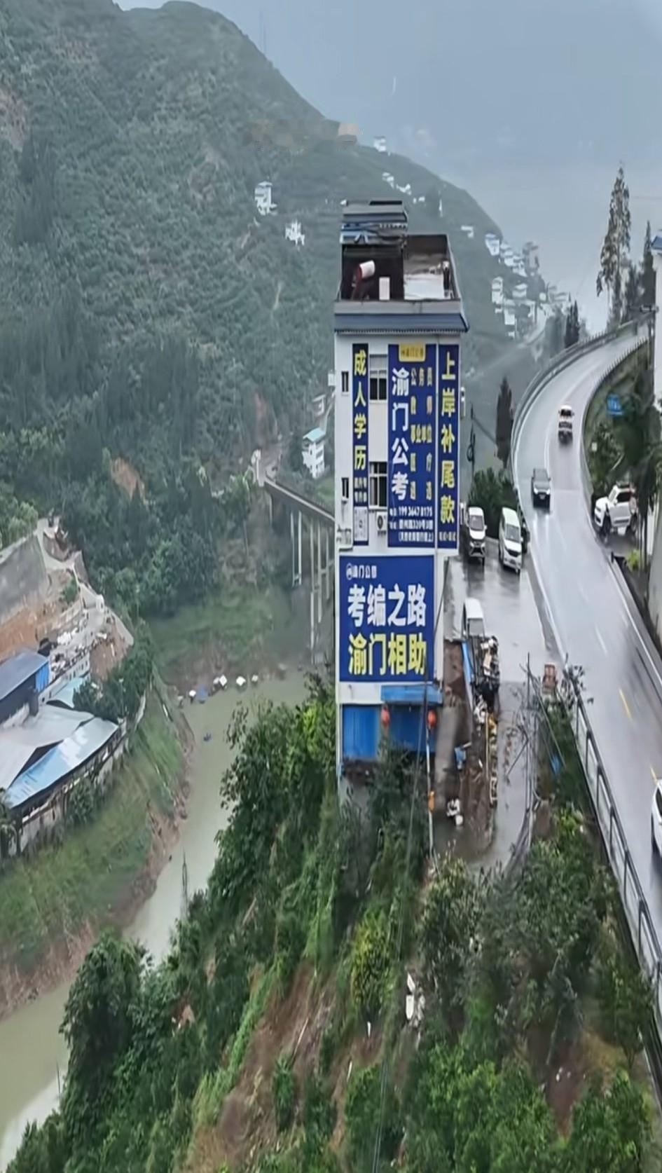惊叹！这样的自建房子真的是一个敢修建，一个敢住进去！！感觉随时都有坍塌的风险。如