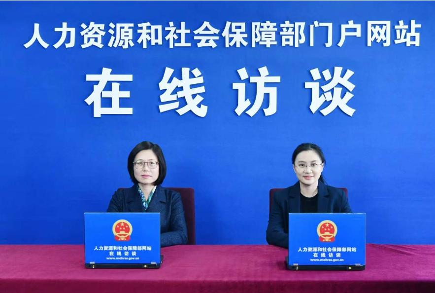 一个35岁的外卖骑手每个月往养老保险里交多少钱，决定了他65岁那年能不能请得起一