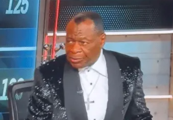 NBA常规赛，火箭加时125-128惜败掘金。赛后，火箭名宿卡尔文-墨菲谈到他