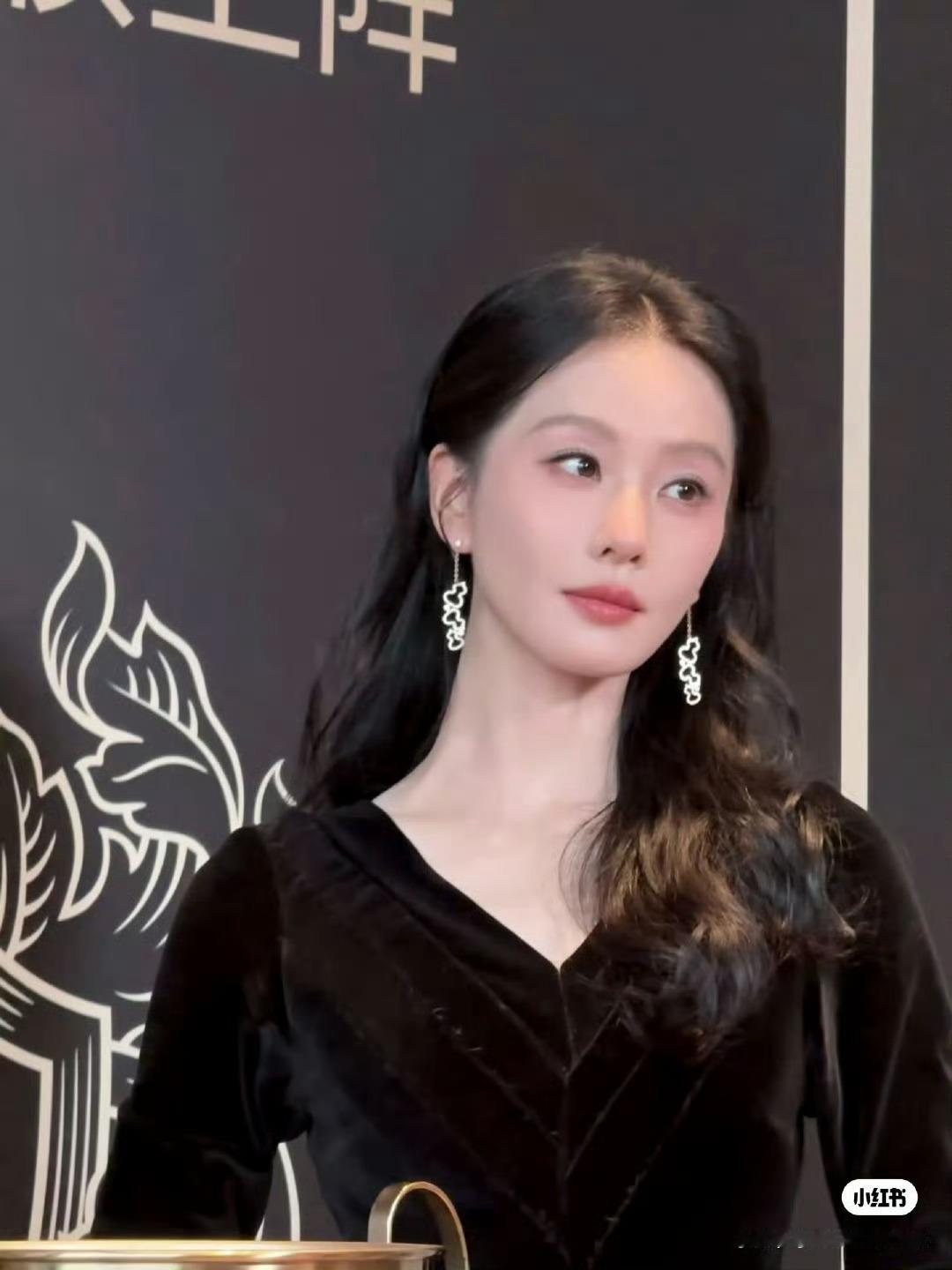 我的天哪！！！已经被这个刘诗诗米晕了啊啊啊啊好高傲的女王诗！！！​​